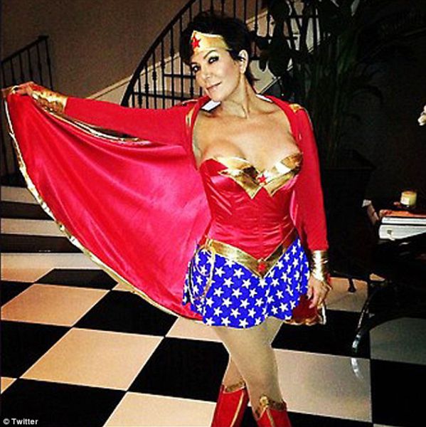 Mama Kardashian v seksi kostumu pokazala preveč