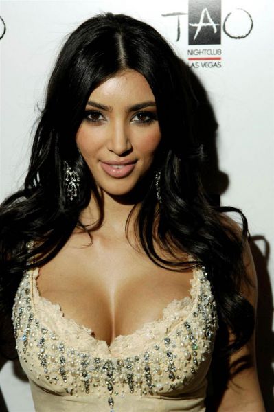 Kim Kardashian: Ljubosumno dekle jo je polilo s pijačo