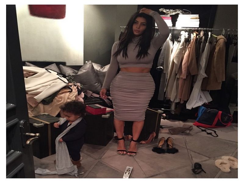 Foto! Kim Kardashian ima grozno razmetano omaro!