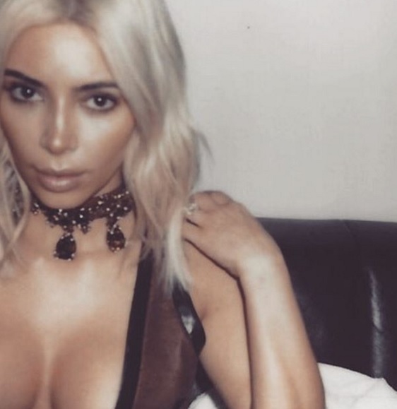 Kim Kardashian ni več blondinka