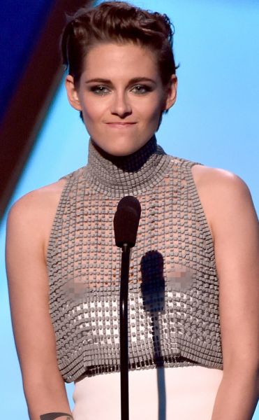 Ojoj! Kristen Stewart je (nehote) pokazala bradavički!