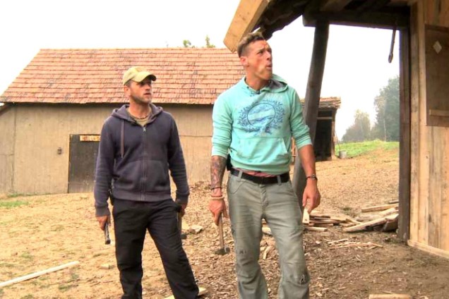 Nov Začetek: Posestvo poka po šivih!