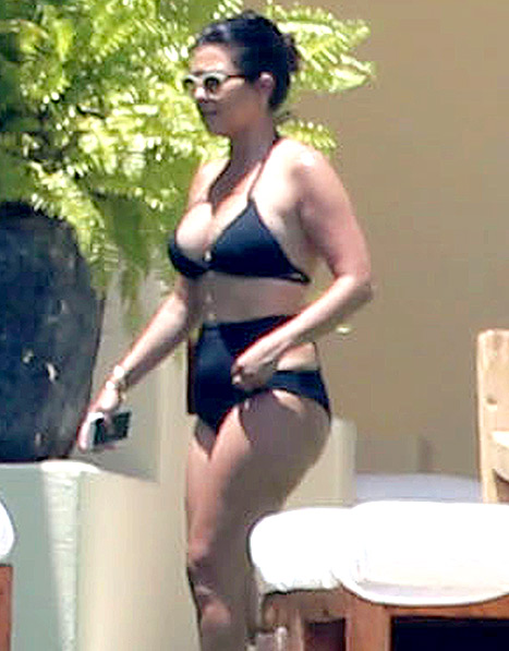 Foto! Kourtney Kardashian pokazala poporodno postavo
