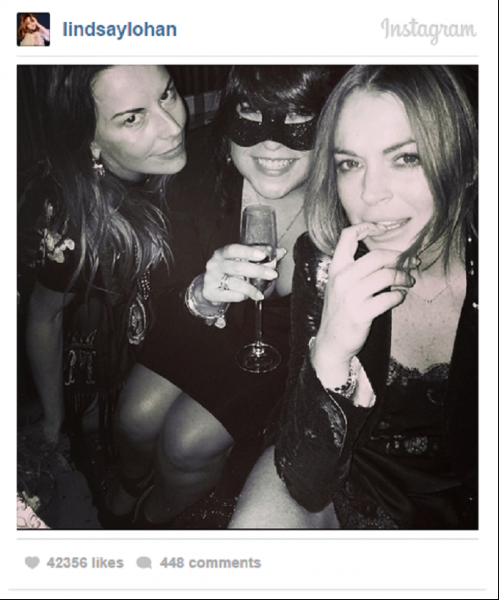 Foto! Lindsay Lohan žurala z avtorico 50 odtenkov sive