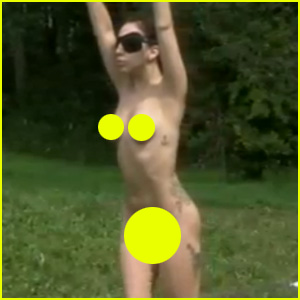 Ojoj! Lady Gaga: Naga skače po travniku!