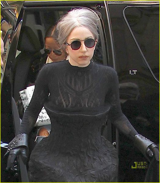 BIZARNO Lady GaGa: Kaj je navlekla nase tokrat?!