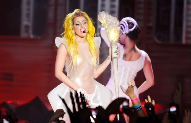 BIZARNO Lady GaGa na alkoholni dieti: Hujša z viskijem