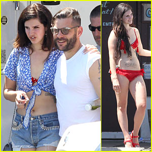 Uau! Lana Del Rey: Zapeljiva v rdečem bikinju