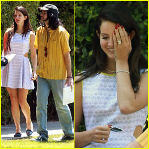 Opa! Lana Del Rey: Je res zaročena?