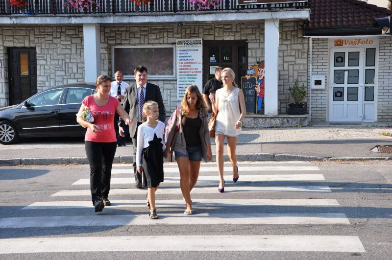 Miss Slovenije pospremila otroke v šolo