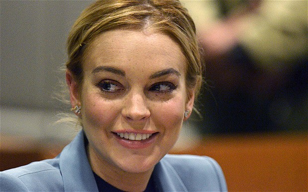 Ojoj! Lindsay Lohan spet kršila zakon: Vpletena v pretep v klubu?