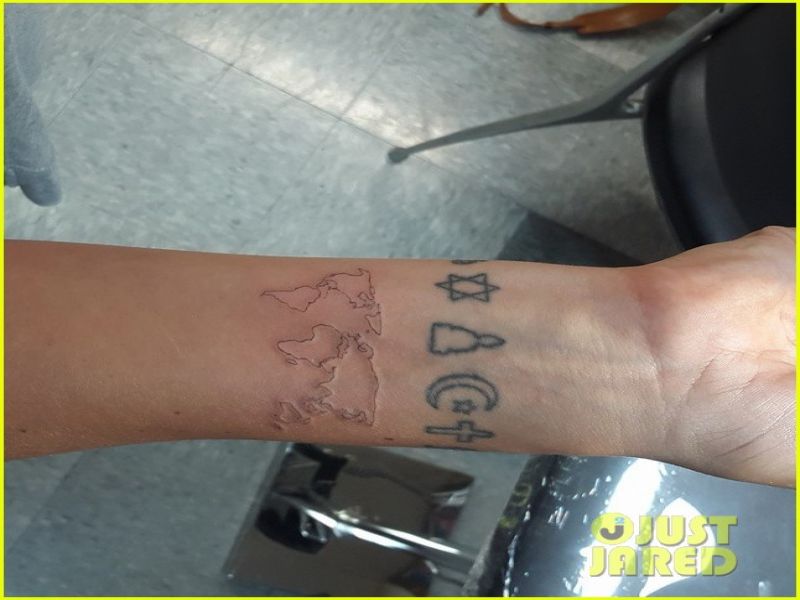 Foto! Uganete, katera zvezdnica ima takšen nov tattoo?