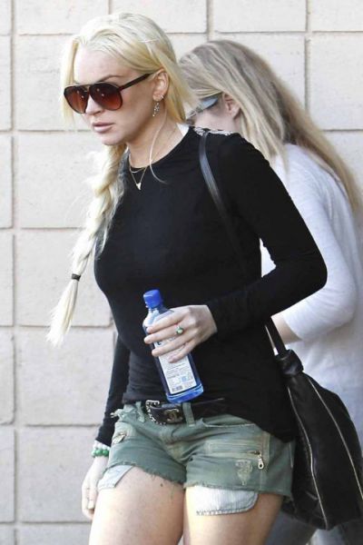 Lindsay Lohan ponorela, ker je niso spustili v zaodrje koncerta