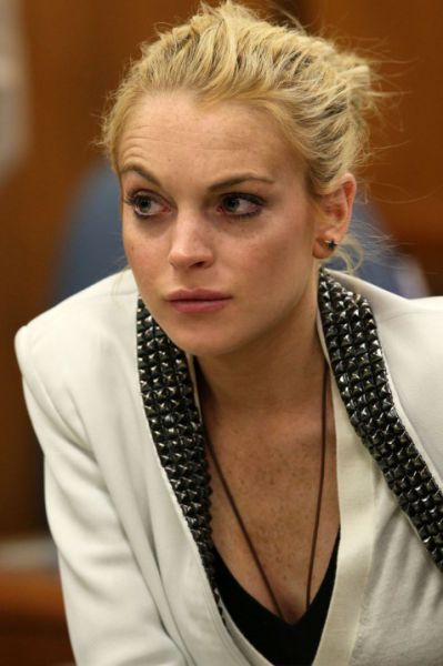 Lindsay Lohan: Jo je v zapor res pahnila huda bolezen?