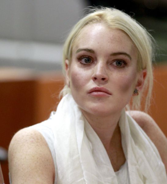 Presenečenje! Lindsay Lohan se je prelevila v ubogljivo skesanko