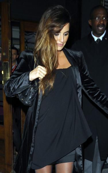 Penelope Cruz: V šestem mesecu nosečnosti še vedno hodi po klubih