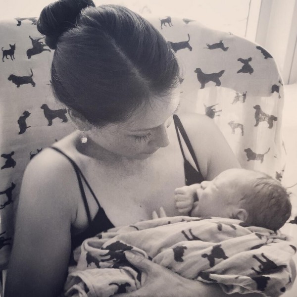 Vau! Lucy Liu pri 46ih prvič mama