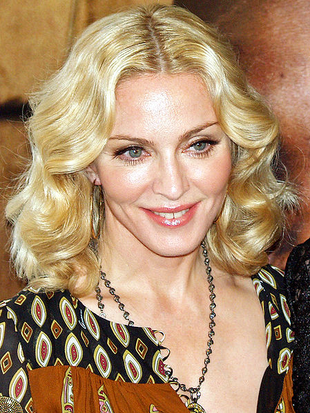 Madonna konec leta bogatejša za 500 milijonov