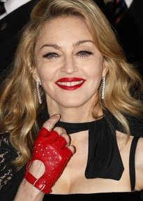 OJOJ! Madonna z rokavicami že več let zakriva grozno opazne žile