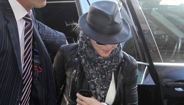 Madonna je še vedno z 28 let mlajšim ljubimcem