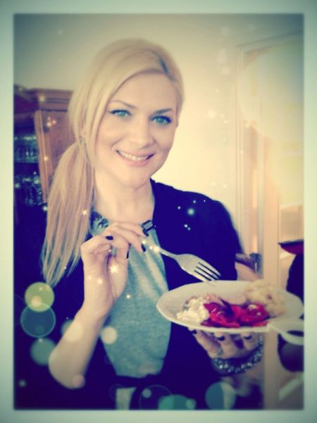 FOTO! Veleposlanik Tinkari postregel kranjske klobase!