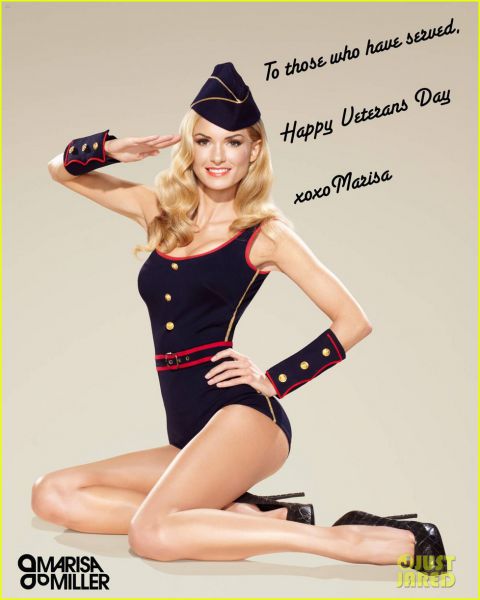 Vau! Prelestna Marisa Miller kot navihana vojakinja