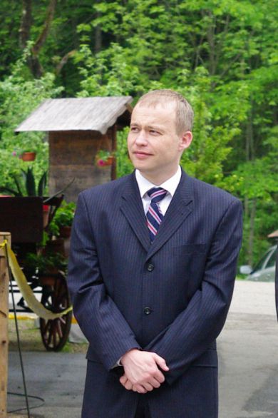 UJET Matej Lahovnik: V mini kopalkah pokazal izklesano telo