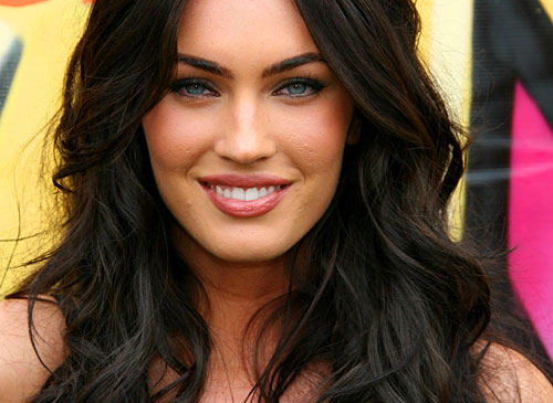 Seksi: Razgaljena Megan Fox mladeniče vabi v šolo jezikov