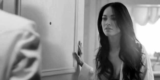 VIDEO Seksi mačka Megan Fox posnela vročo reklamo za spodnje perilo