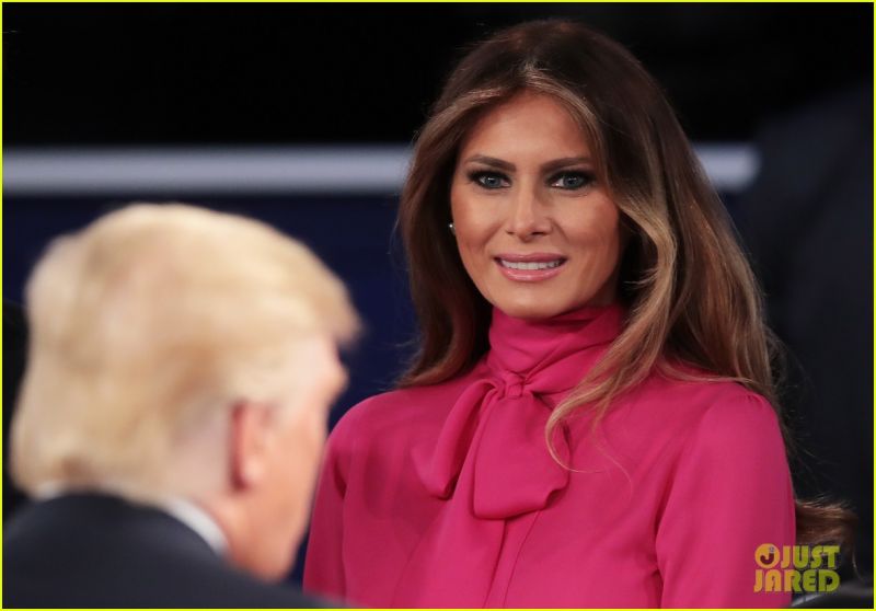 Melania Trump oblekla bluzo, ki jo je Donald poienoval vulgarno