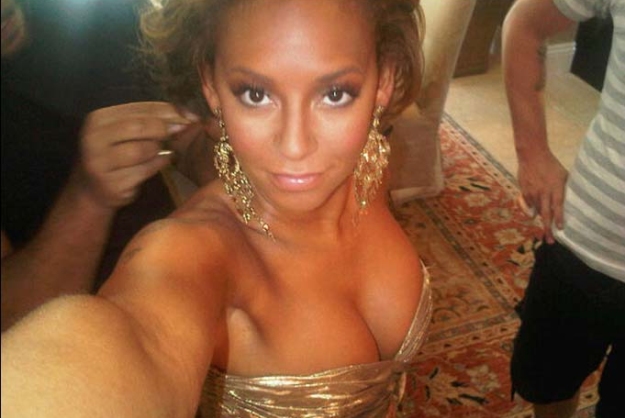 HOT! Seksi Mel B svoj bujni dekolte objavila na Twitter