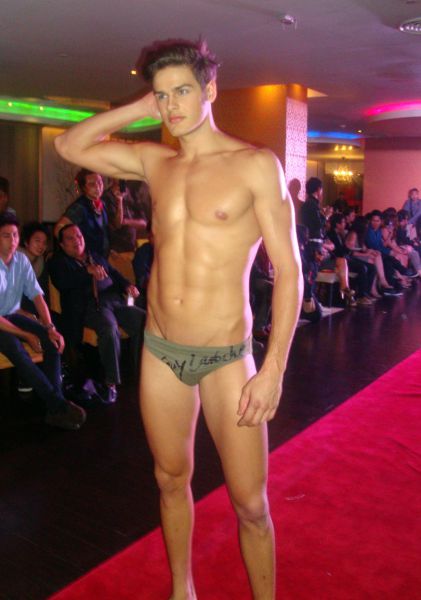 Mister International 2011: Lepi Žan zasedel odlično 8. mesto!
