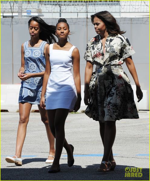 Foto! Michelle Obama Baracka objavila zgoraj brez!