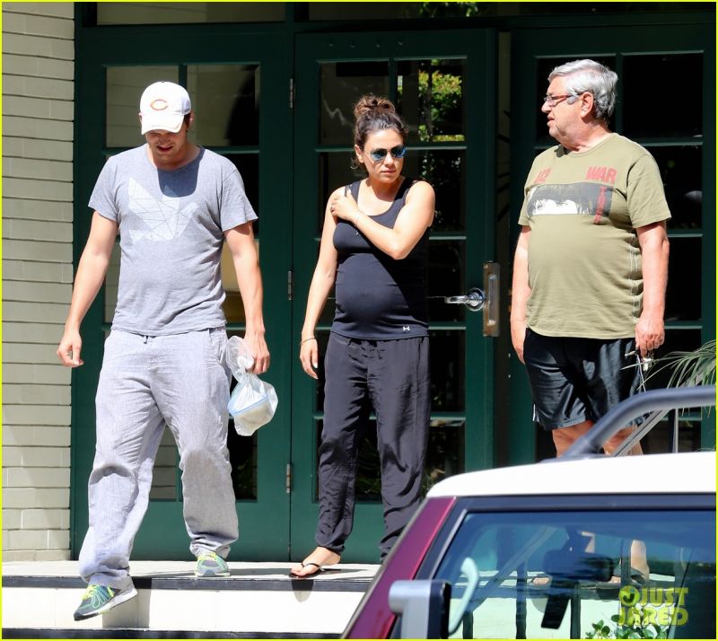 Vau! Mila Kunis ima že velik trebuh