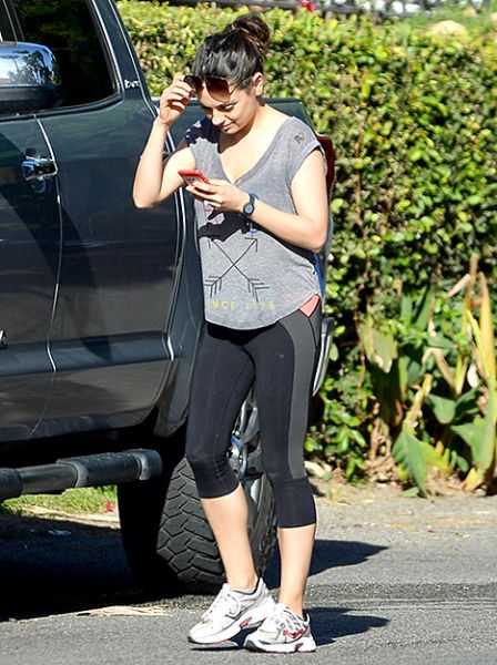 Vau! Mila Kunis pokazala vitko in oblikovano telo
