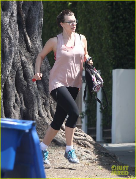 Foto! Milla Jovovich: 3 mesece po porodu pokazala fit telo!