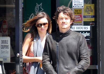 Noseča Miranda Kerr in bodoči očka Orlando Bloom bežala pred paparaci
