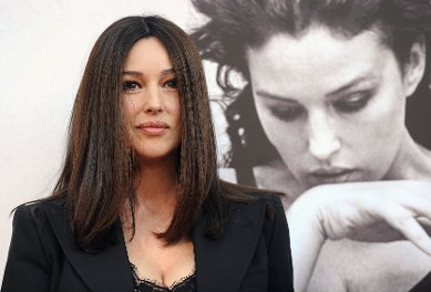 FOTO Izčrpana Monica Bellucci: tudi bujni dekolte ni zakril podočnjakov