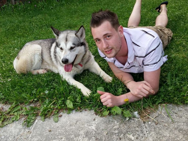 VROČE! Nejc iz Bara: Po njem kar naprej pljuvajo!