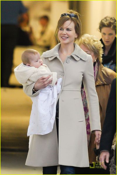 UJETE Nicole Kidman in njeni prelepi deklici na letališču