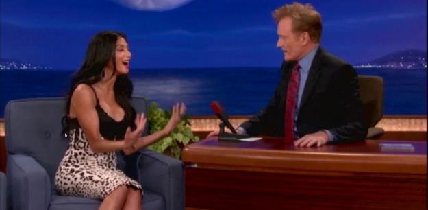 Nicole Scherzinger: Voditelj je ves čas buljil v njeno oprsje!