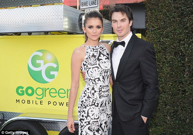 Konec je! Nina Dobrev in Ian Somerhald sta se razšla