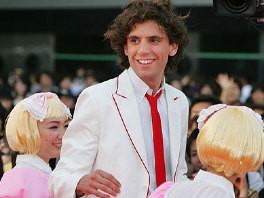 Mika dobiva grožnje iz strani oboževalcev