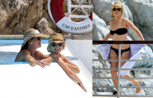 Lindsay na bazenu
