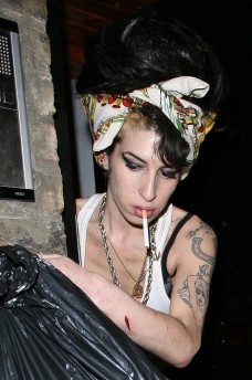 Amy Winehouse nosi plenice