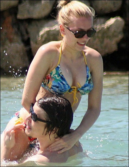 Bikini! Scarlett Johansson
