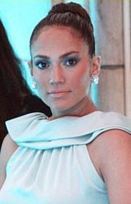 J.Lo bo imela še eno linijo oblačil