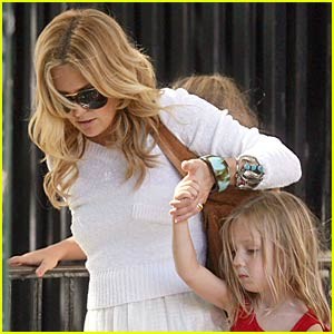 Kate Hudson s svojimi izdelki za lase