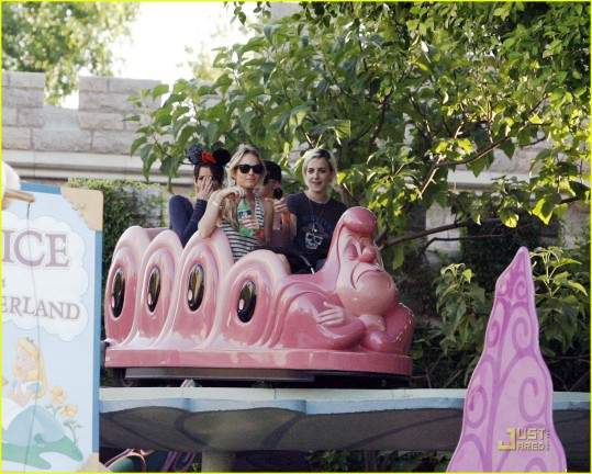 Lindsay Lohan v Disneylandu