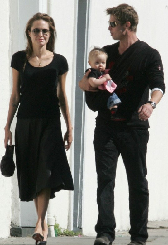 Brangelina bo prodala slike dvojčic